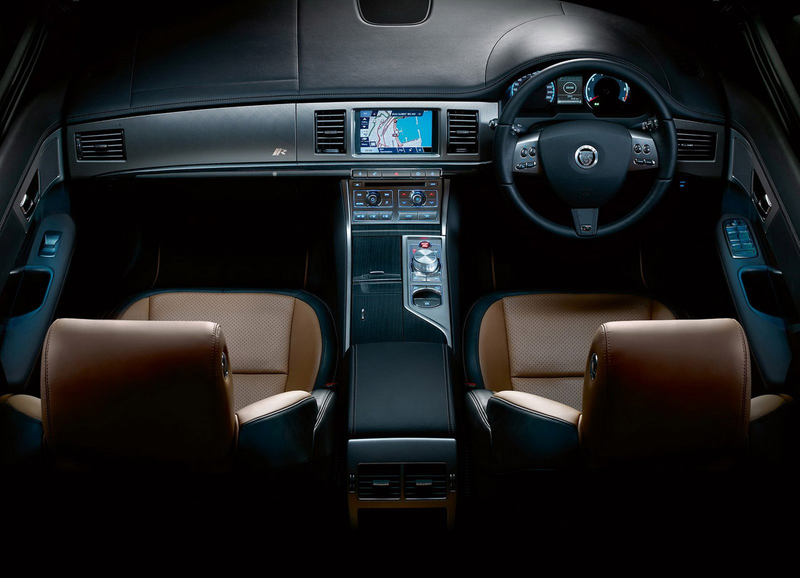 Illustration for article titled 2010 Jaguar XFR: A Powerful Pussycat